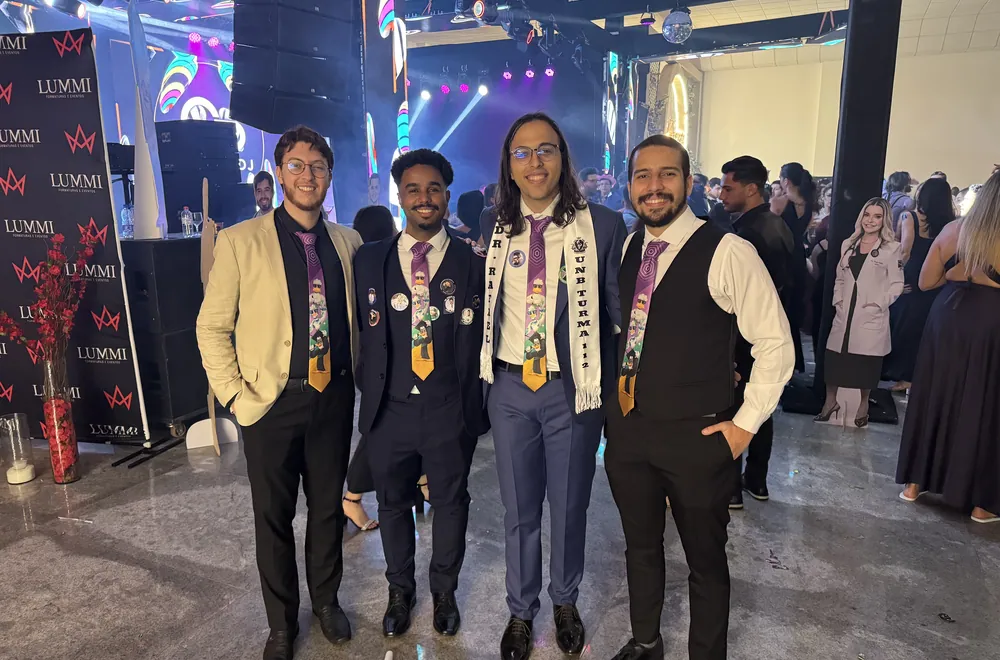 Os fundadores do Guia no baile de formatura da turma de Medicina
